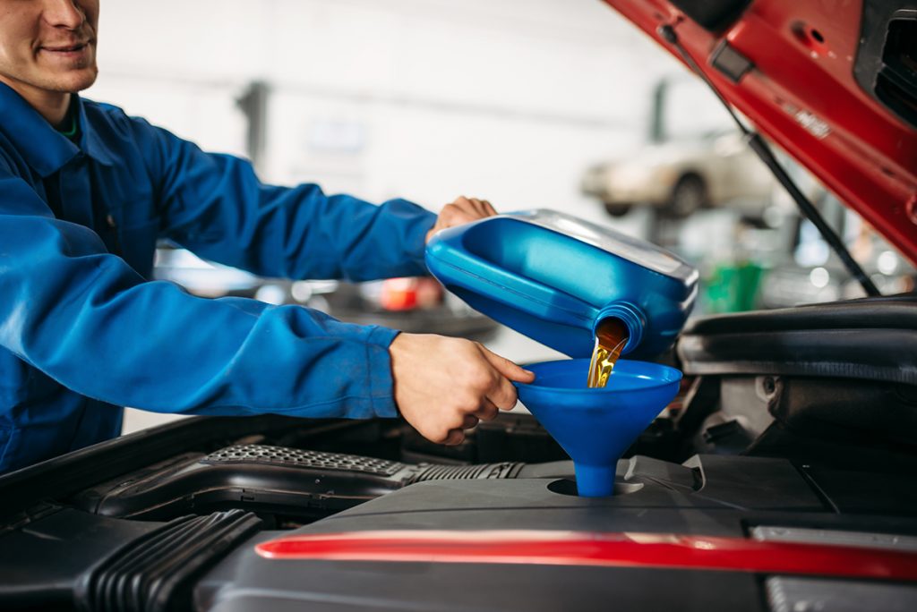 What is the Difference Between Hydraulic Oil and Engine Oil? SEGroup